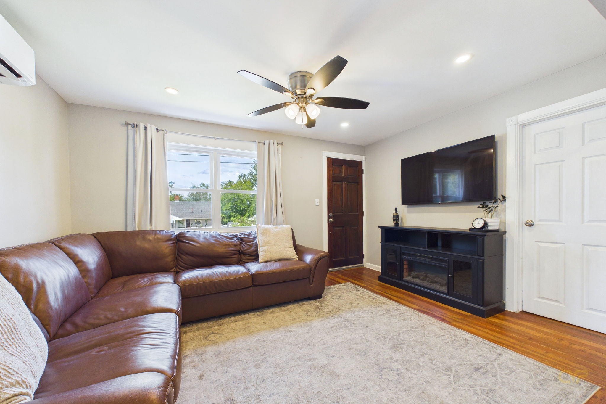 38 Little Neck Ave Property Photo 11