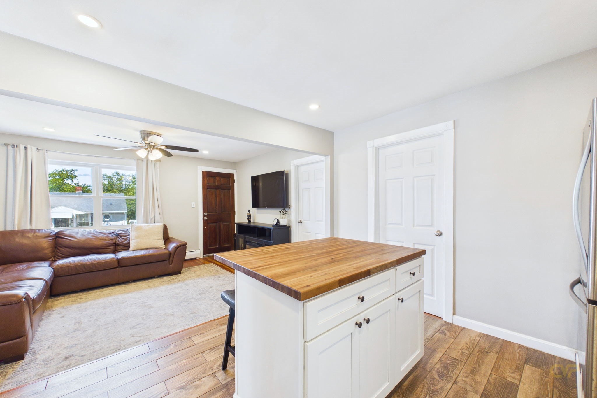 38 Little Neck Ave Property Photo 12