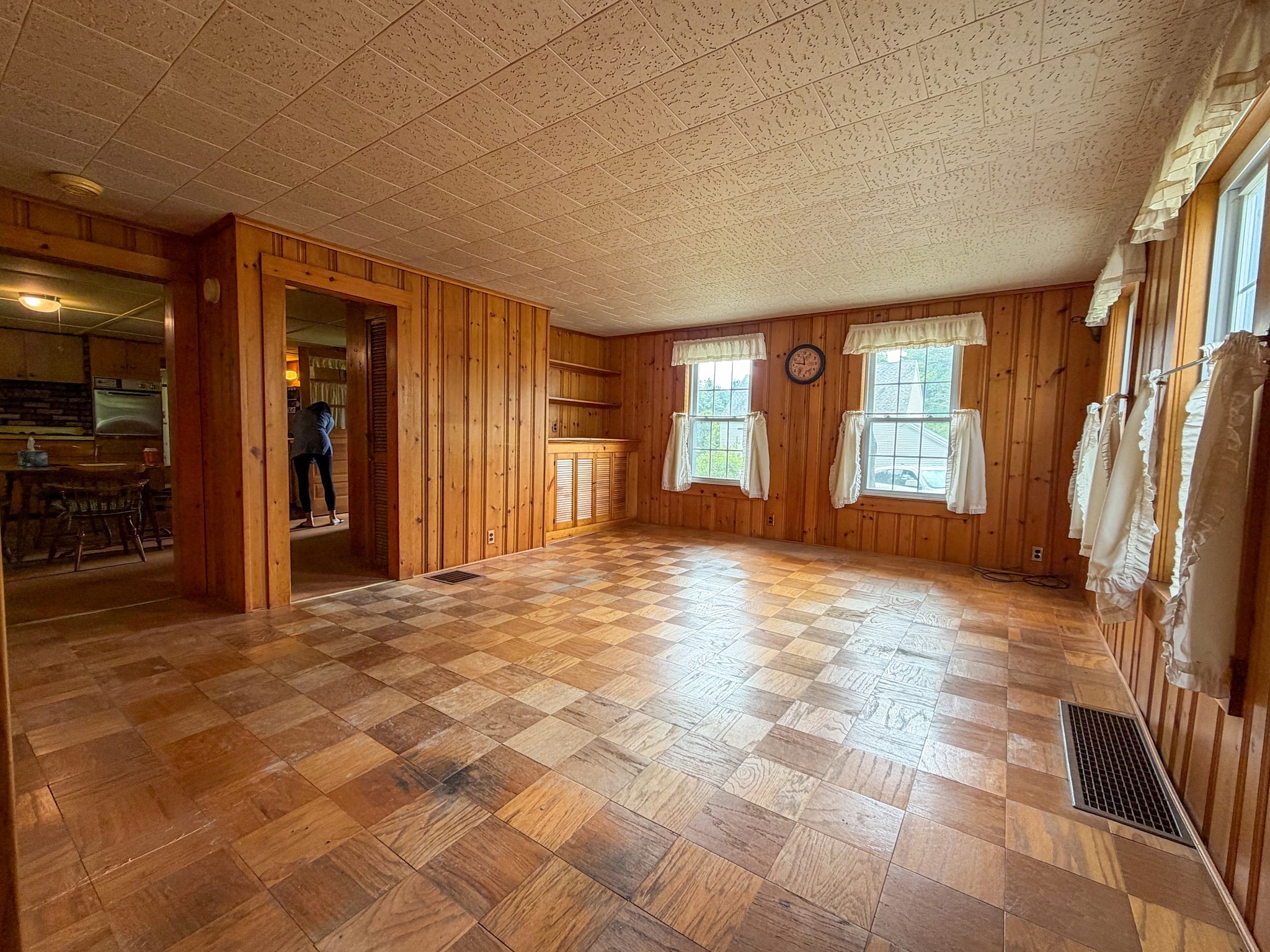 1386 Pleasant St Property Photo 8