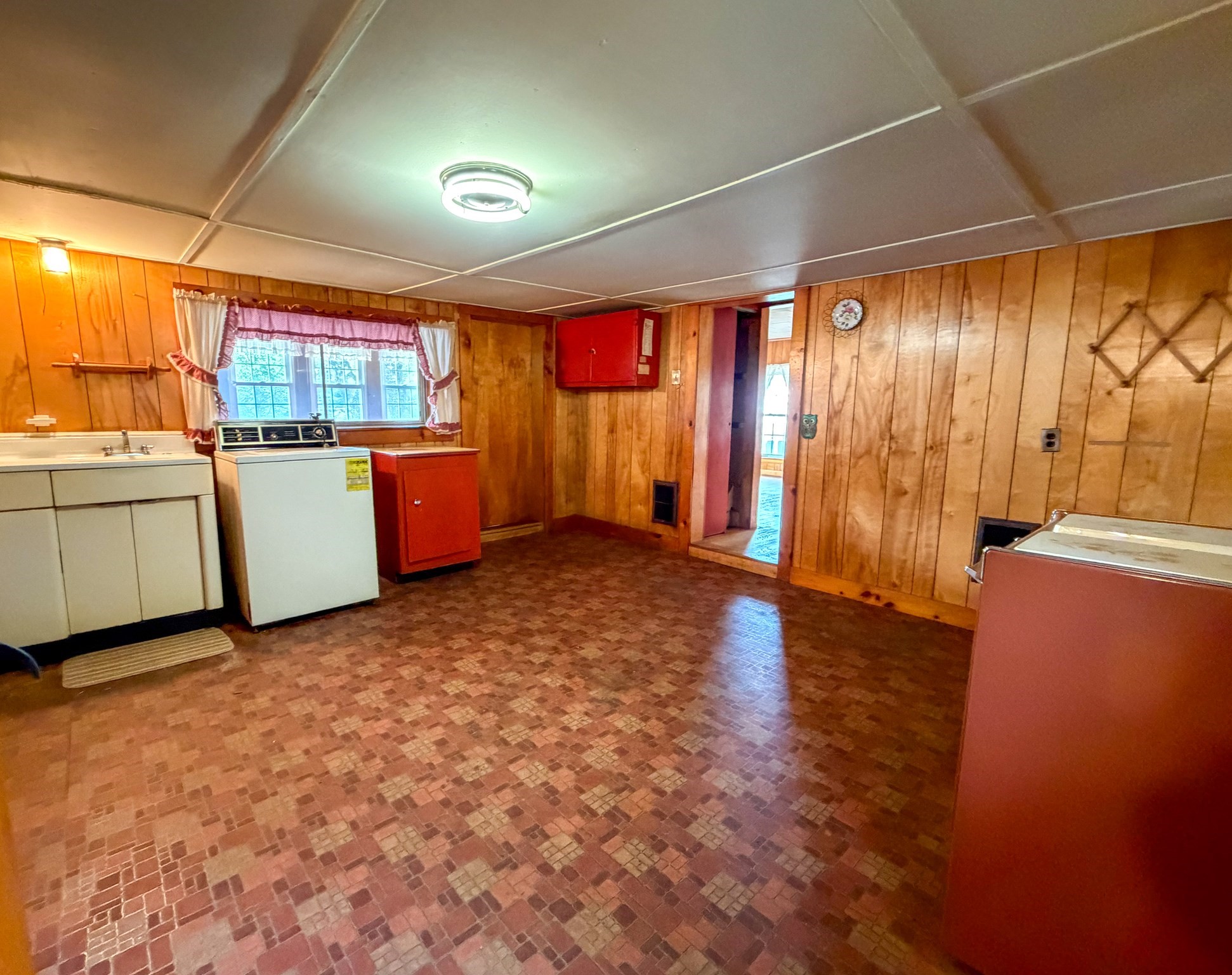 1386 Pleasant St Property Photo 14