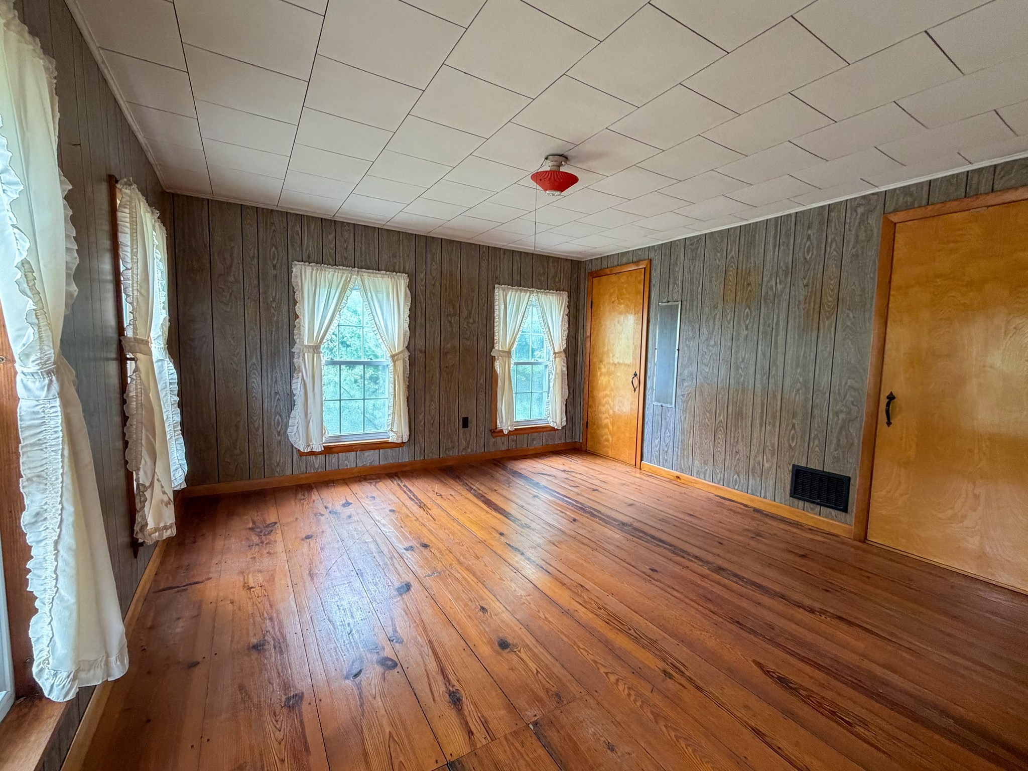 1386 Pleasant St Property Photo 19