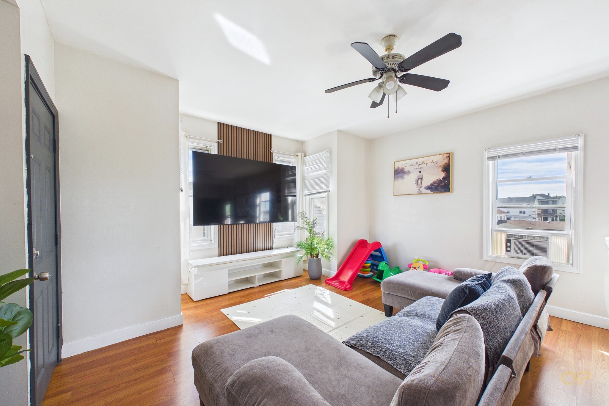 185 Covel St Property Photo 6