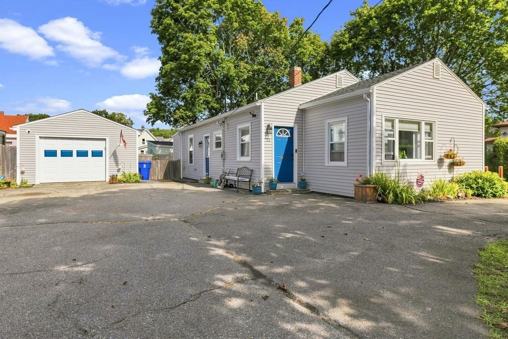12 Waverly St Property Photo 1