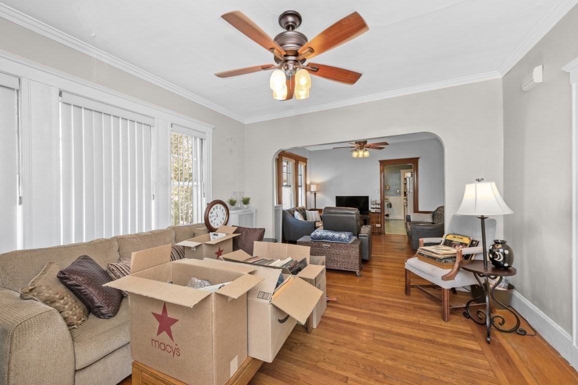 6 West Selden # 2 Property Photo 7