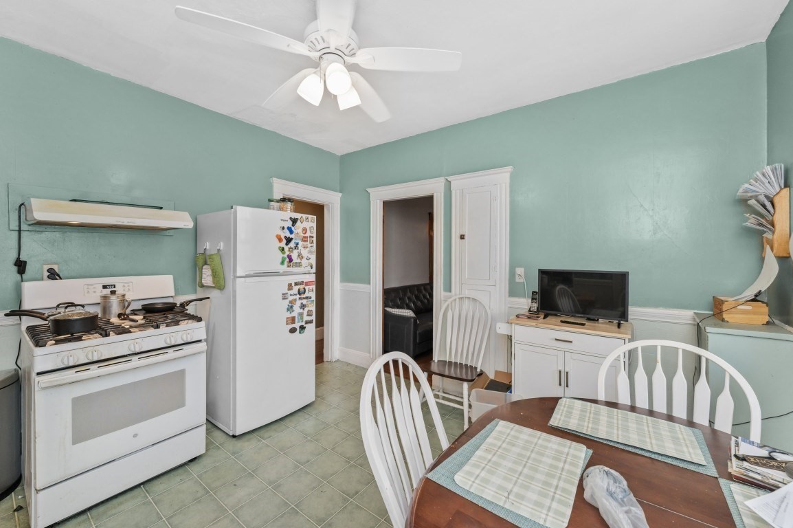 6 West Selden # 2 Property Photo 13