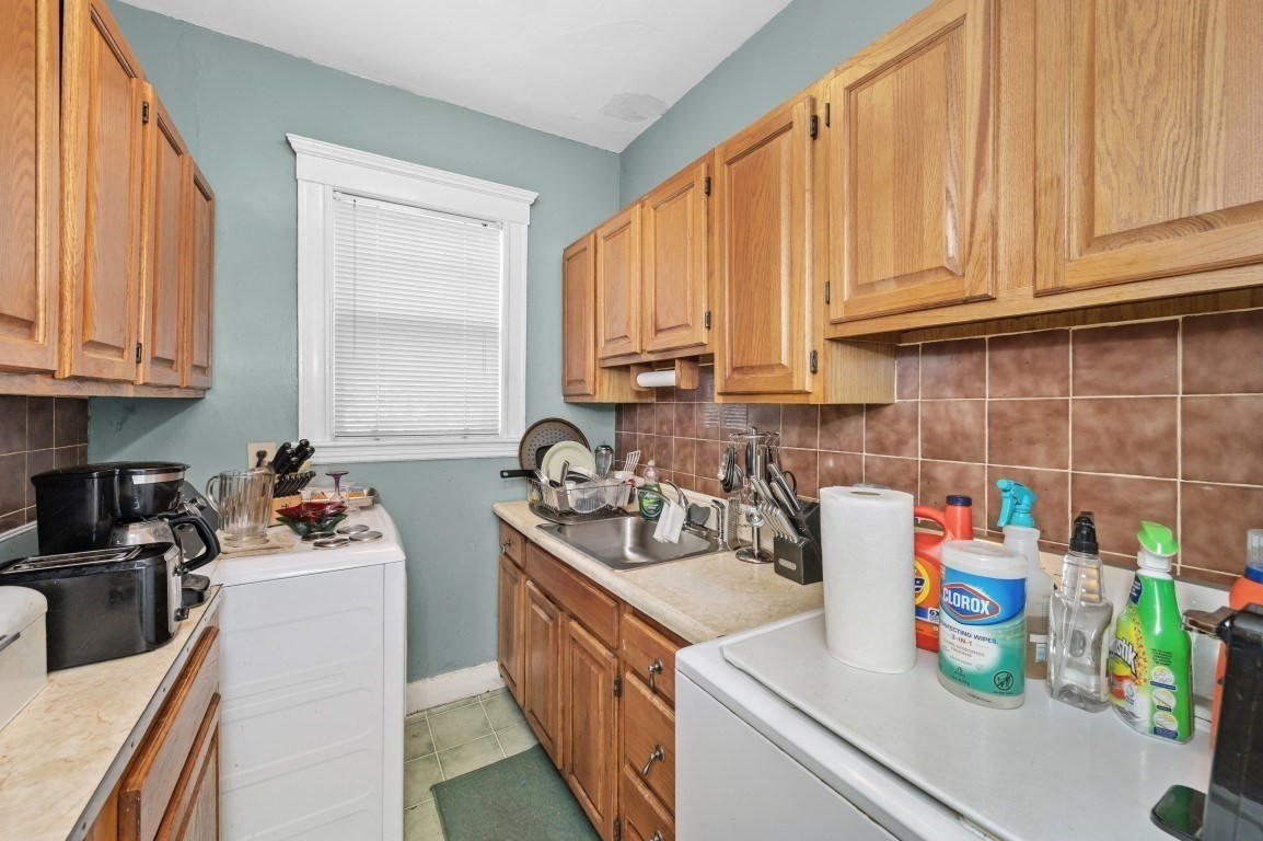 6 West Selden # 2 Property Photo 14