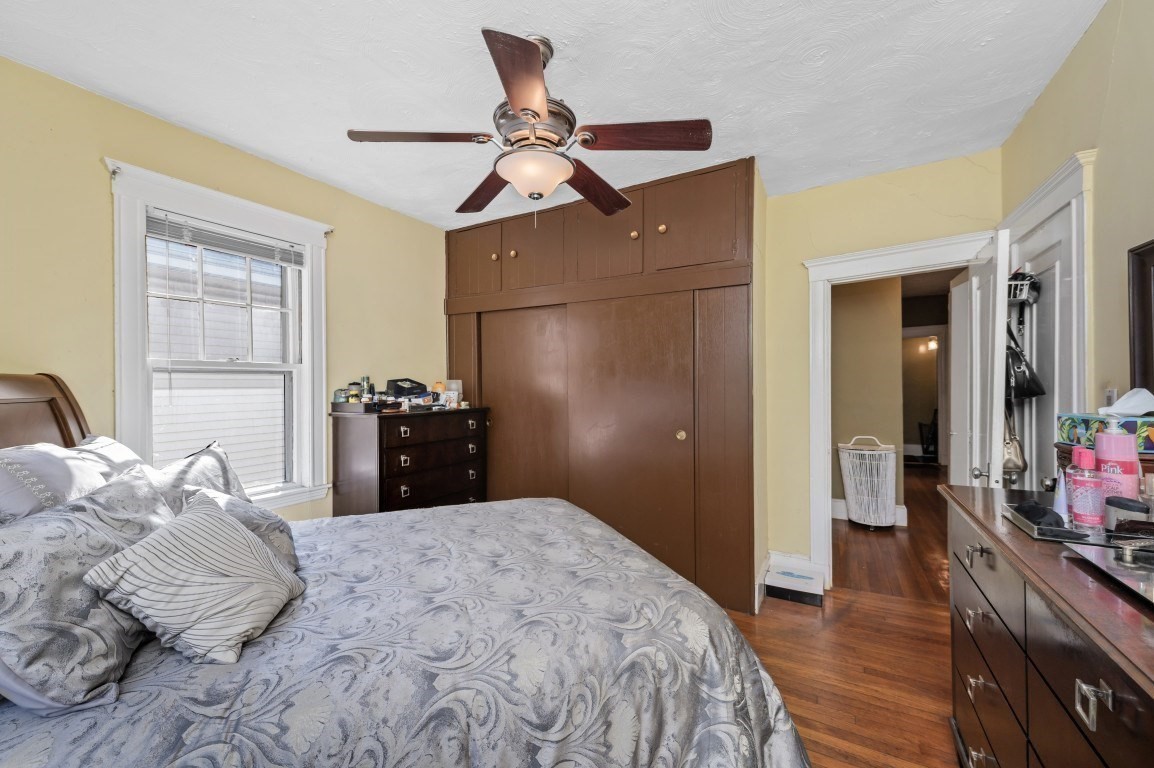 6 West Selden # 2 Property Photo 15