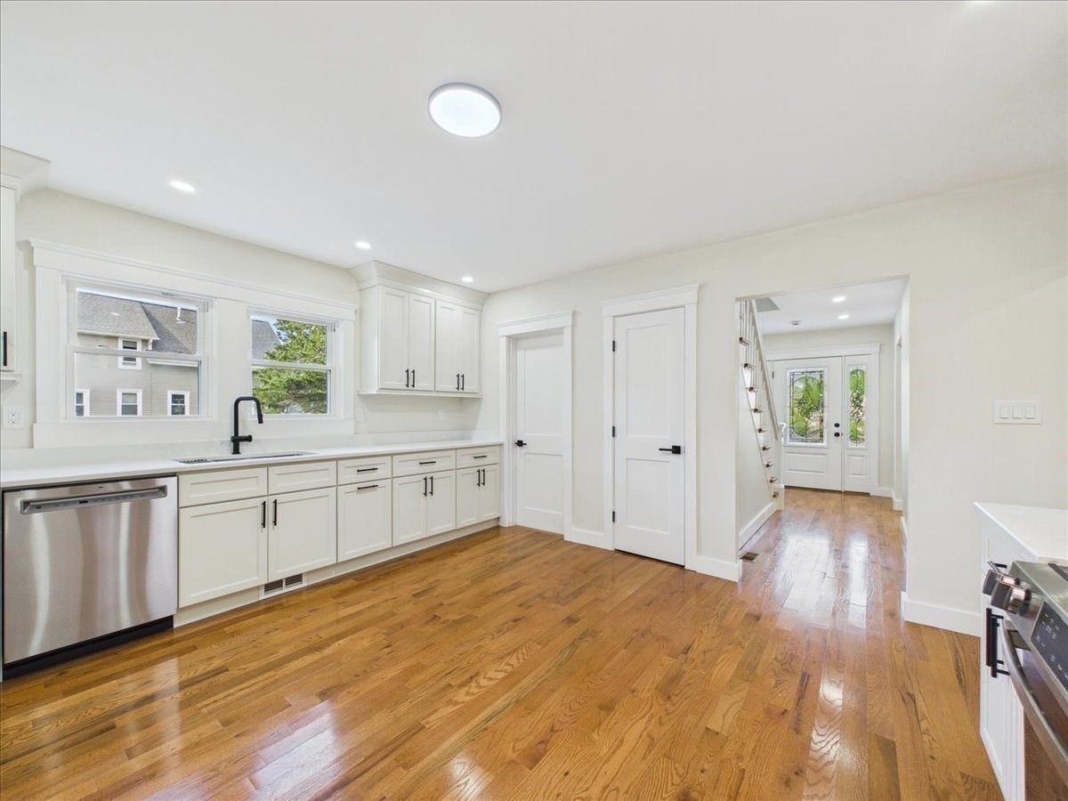 1544 Bridge St. Property Photo 15