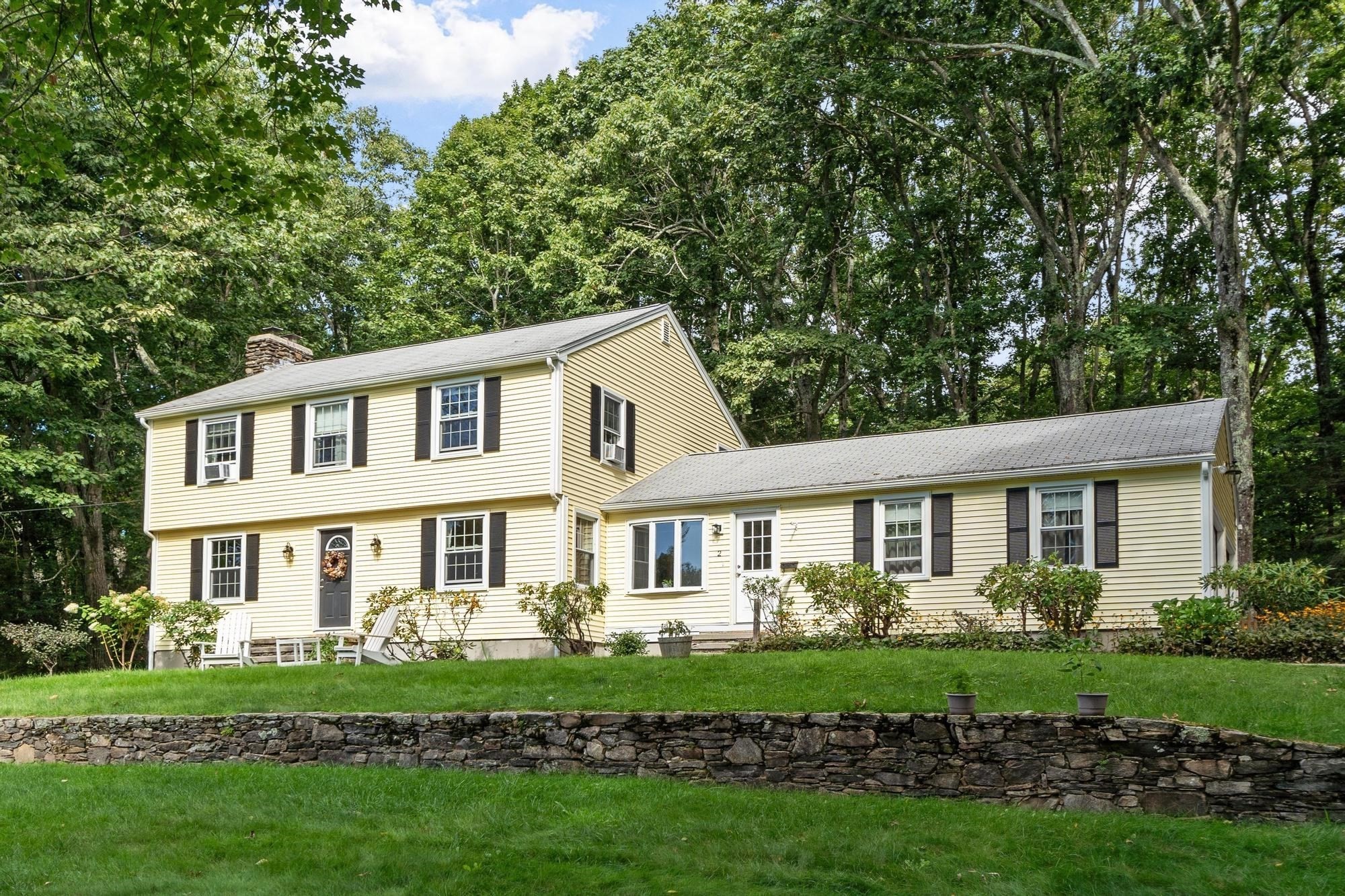 2 Nipmuc Rd Property Photo 1