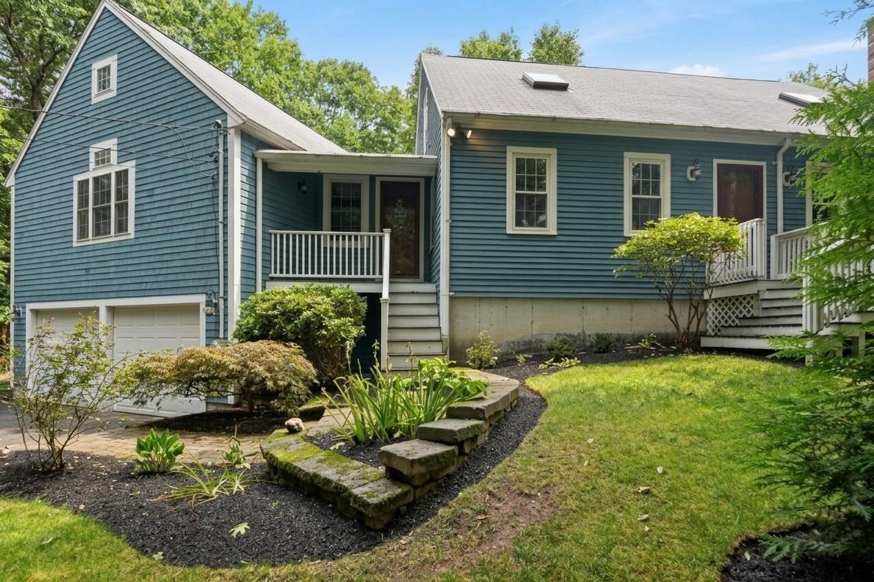 975 Hanover St Property Photo 2