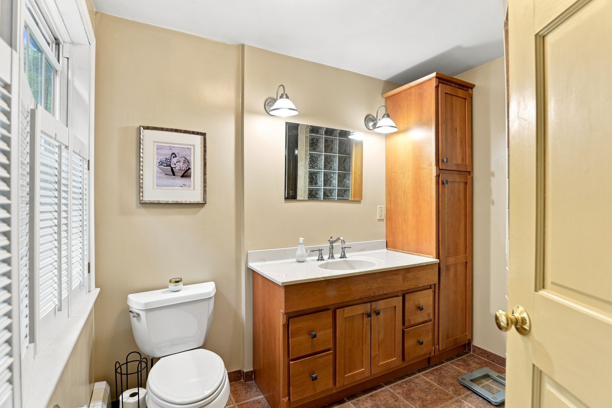 975 Hanover St Property Photo 8