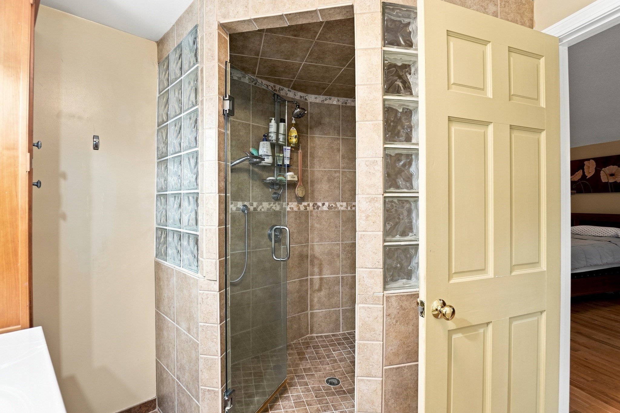 975 Hanover St Property Photo 9