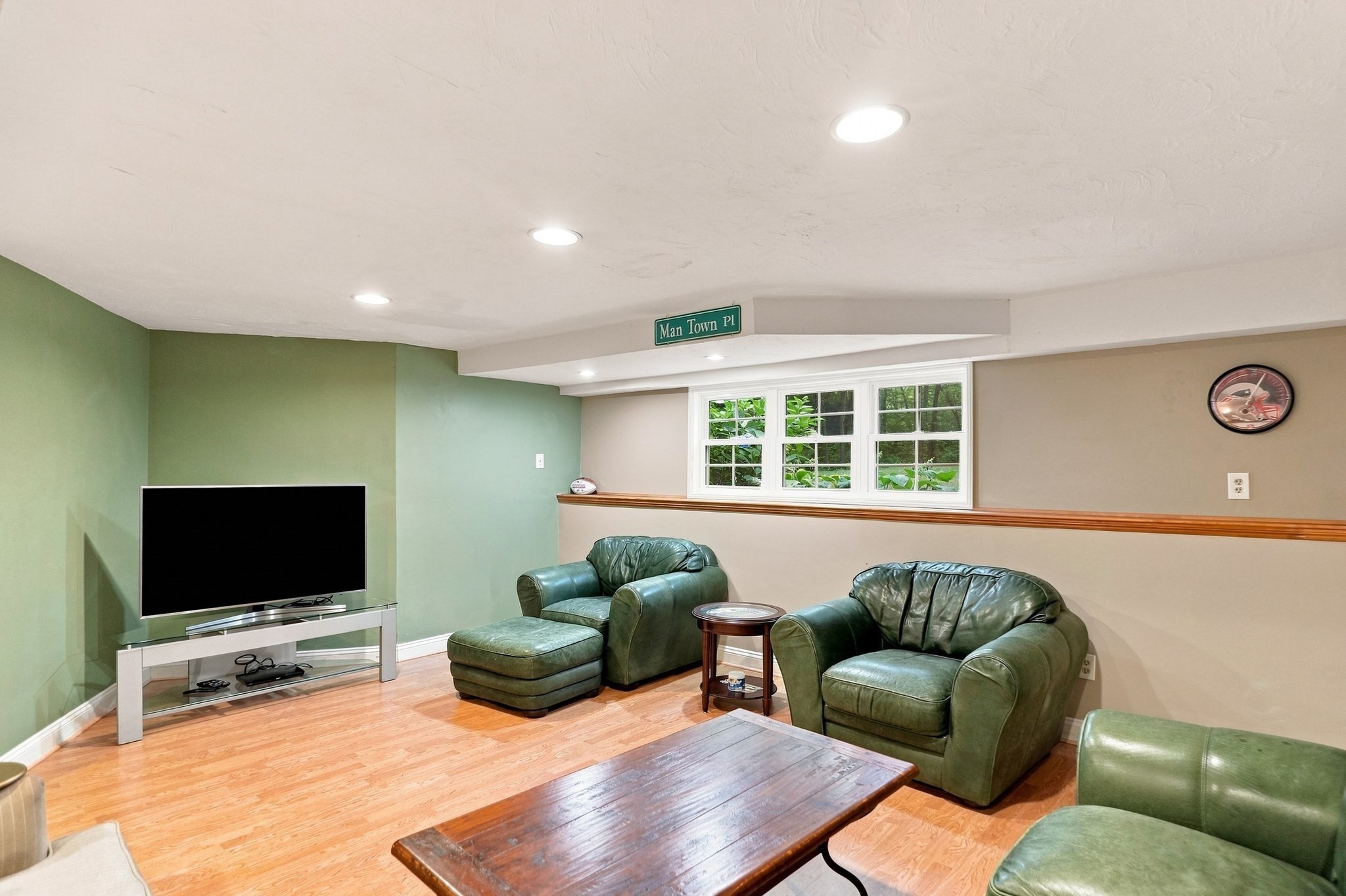 975 Hanover St Property Photo 31