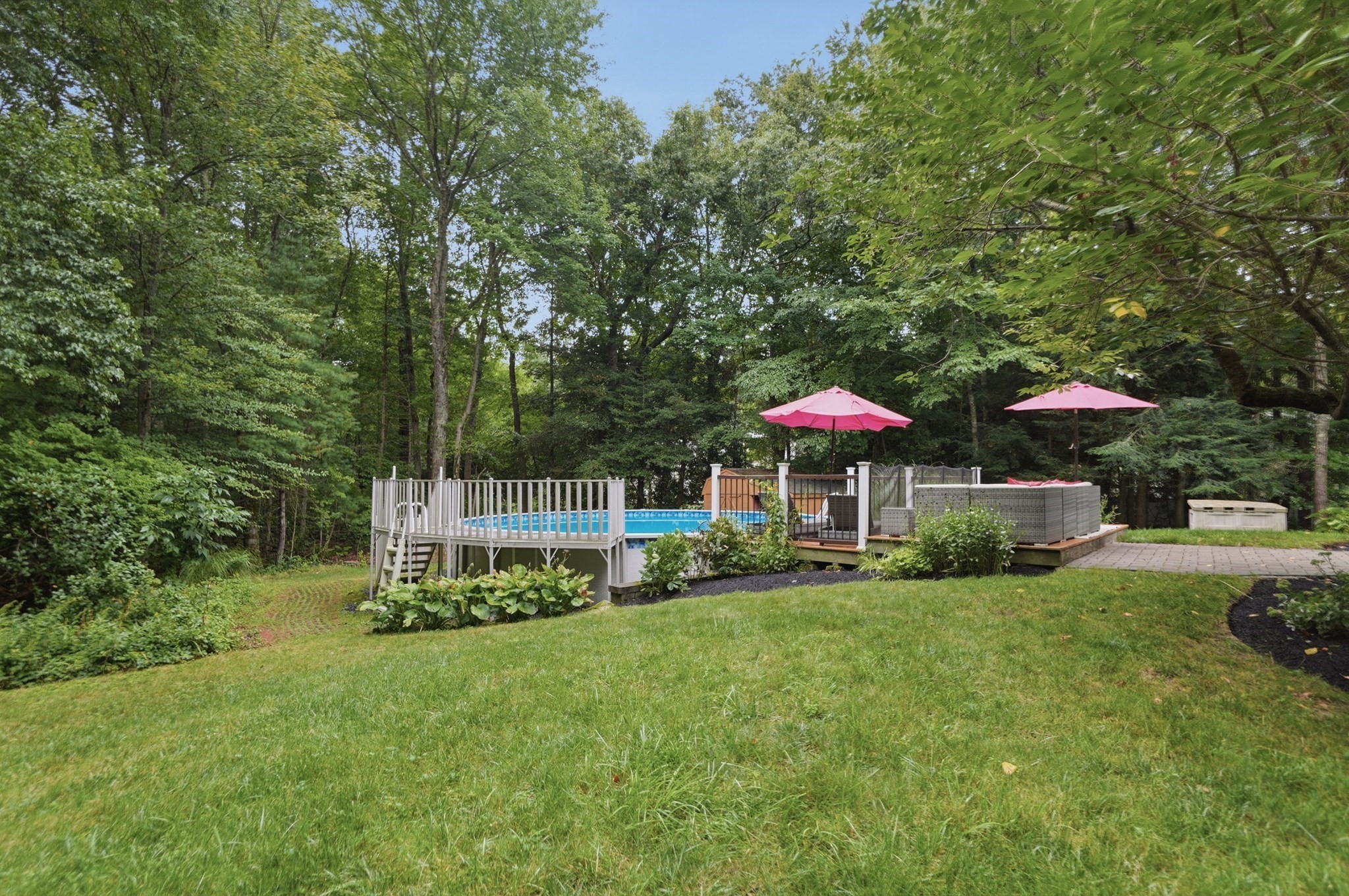 975 Hanover St Property Photo 39