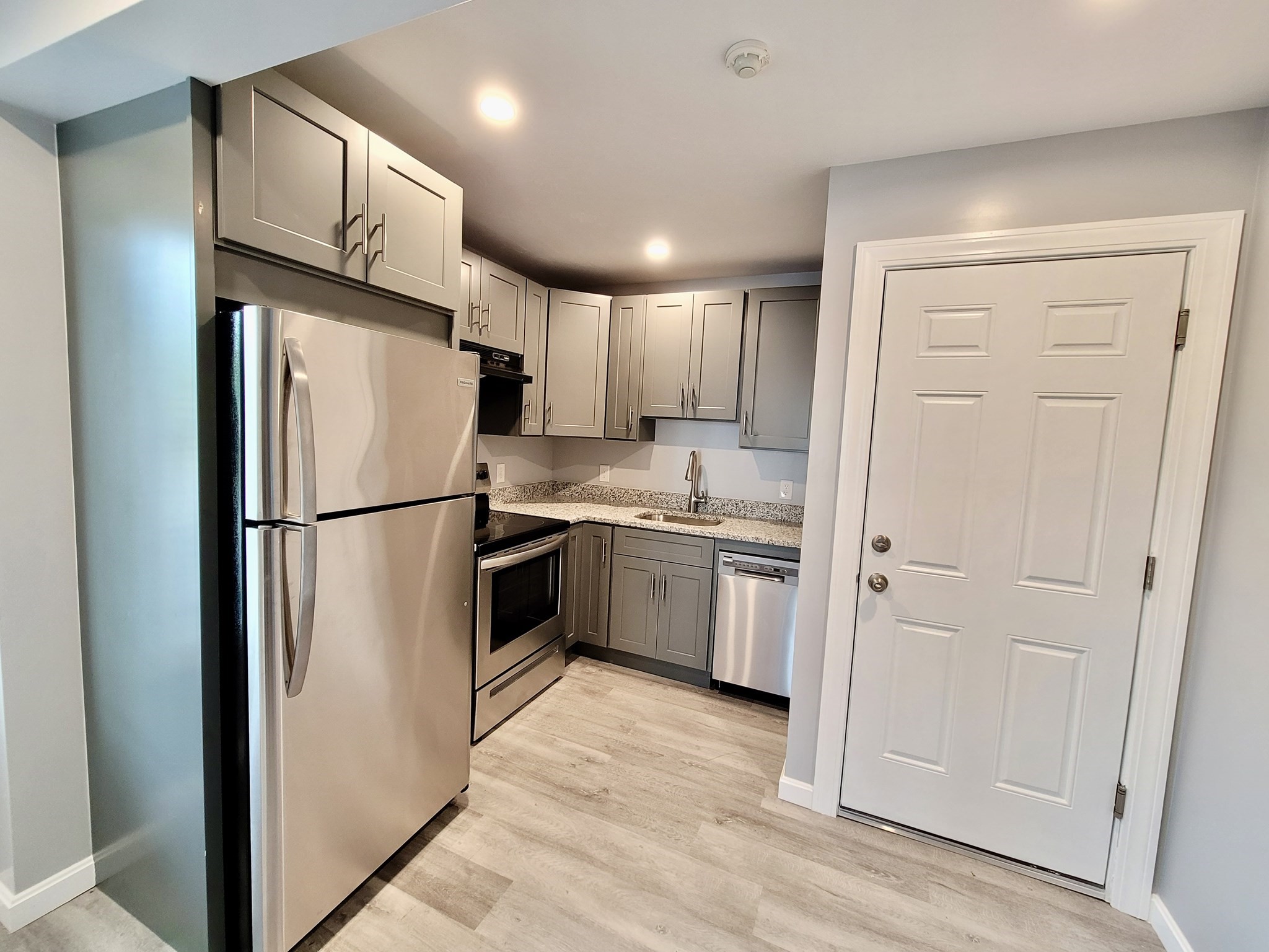527 Charles St # 2 Property Photo 6