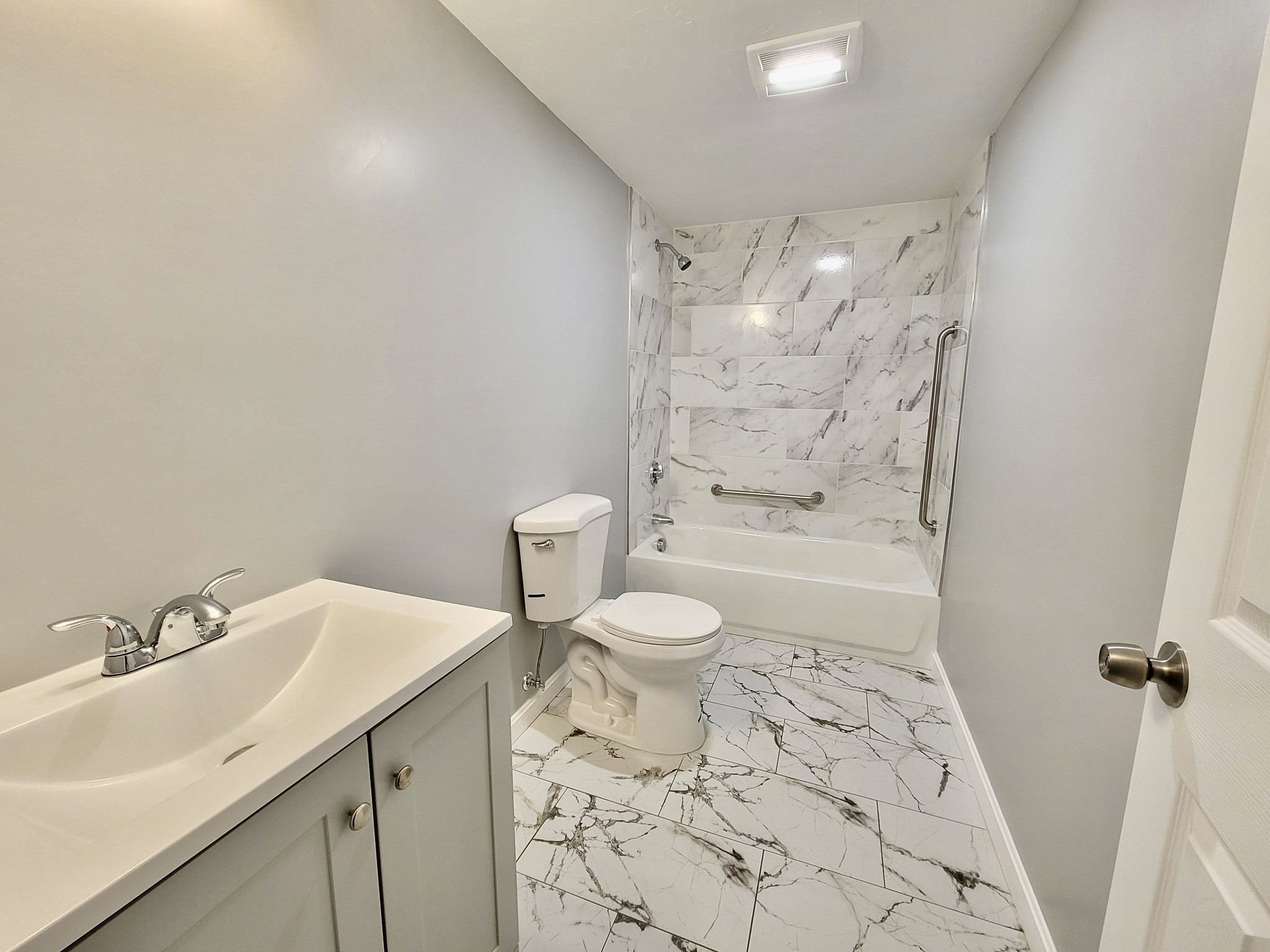 527 Charles St # 2 Property Photo 8
