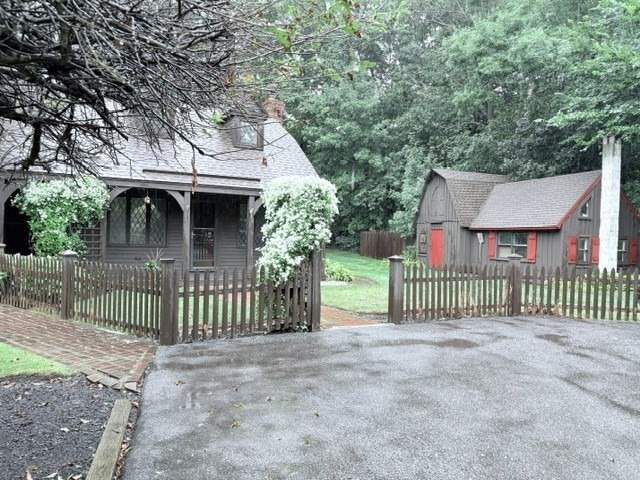 6 Greentree Lane Property Photo 3