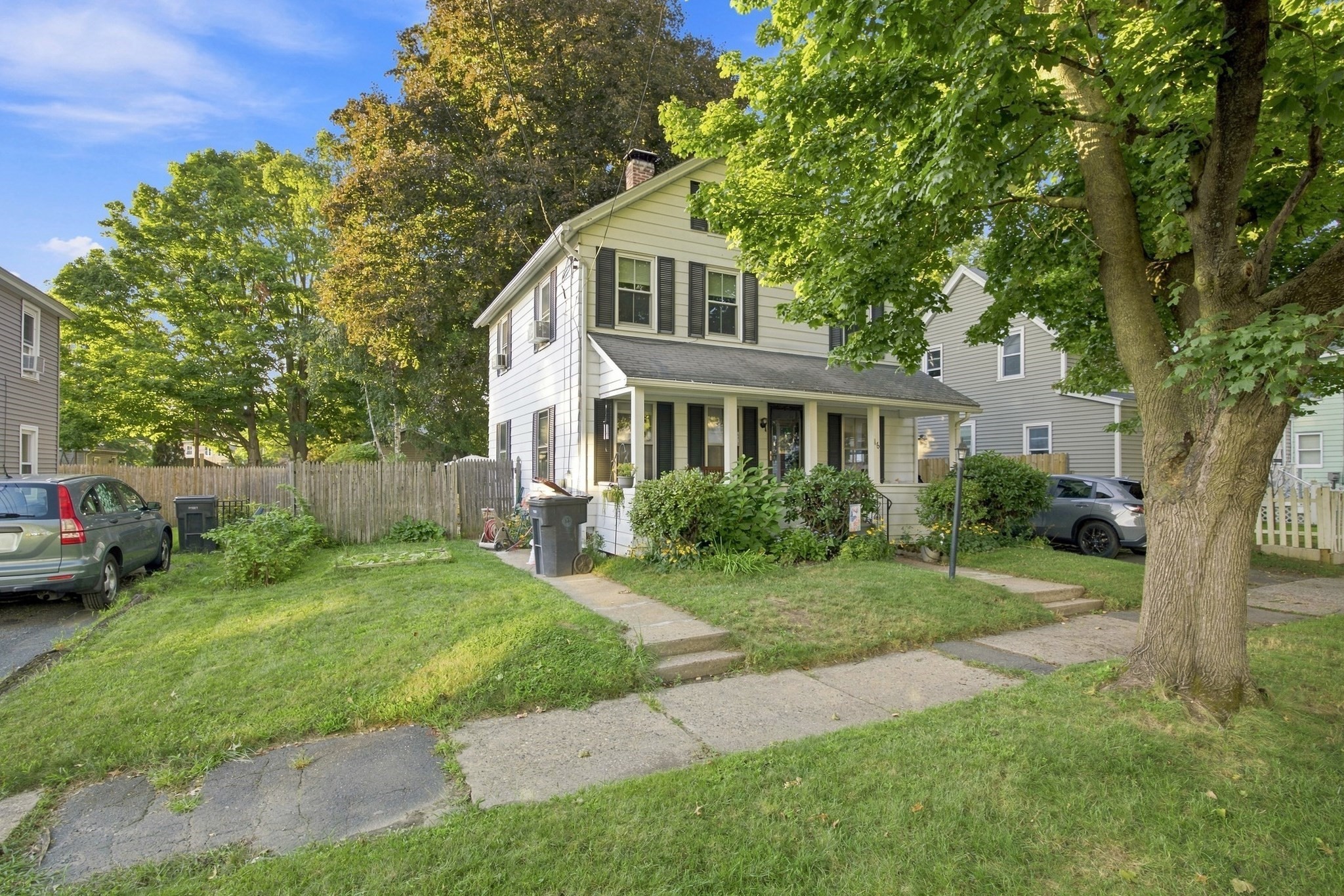 16 Otis St Property Photo 1