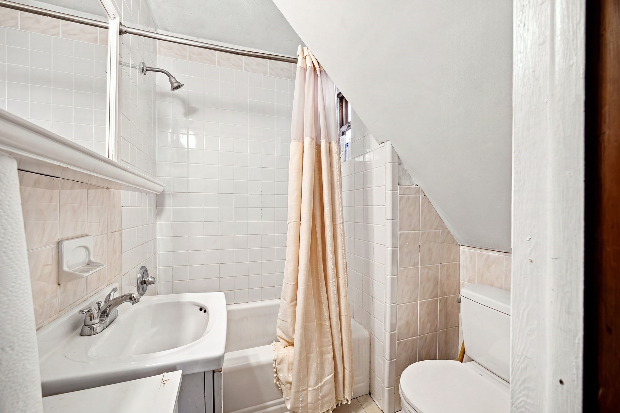 16 Otis St Property Photo 8