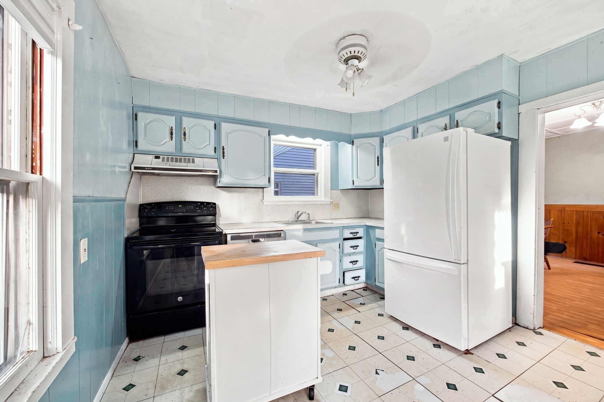 16 Otis St Property Photo 9