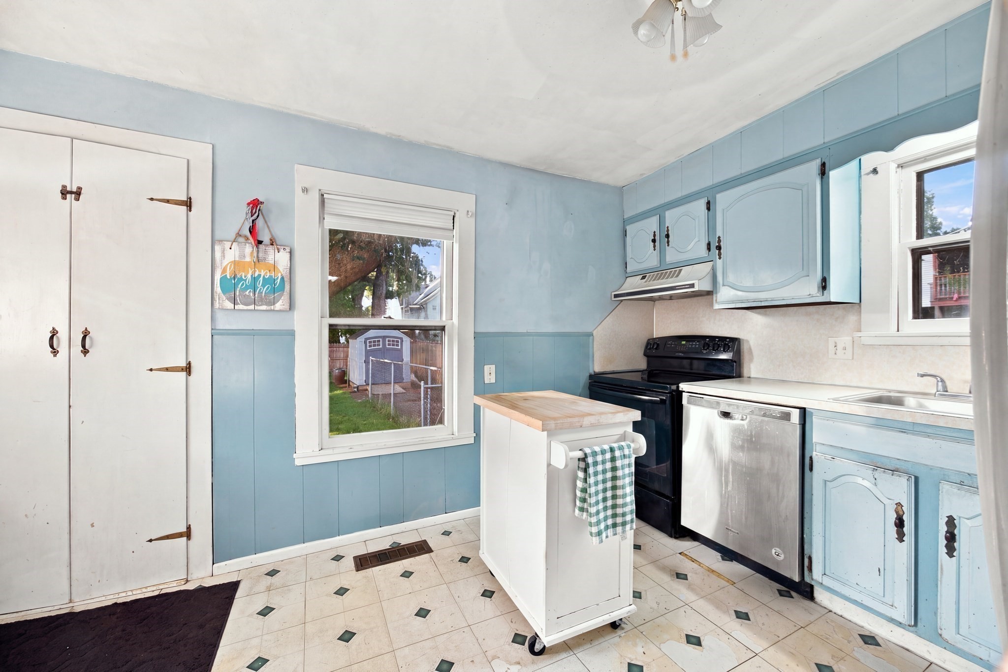 16 Otis St Property Photo 10