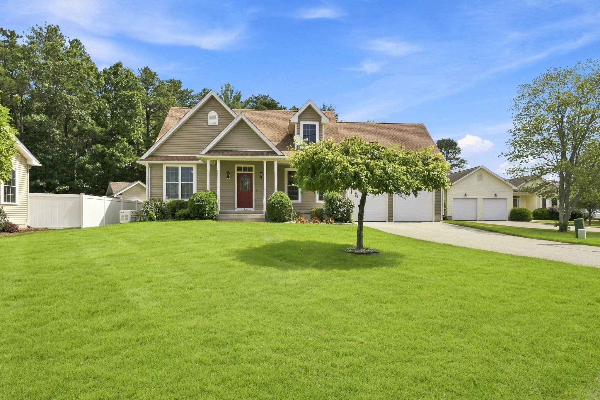 33 Caddyshack Dr Property Photo 1