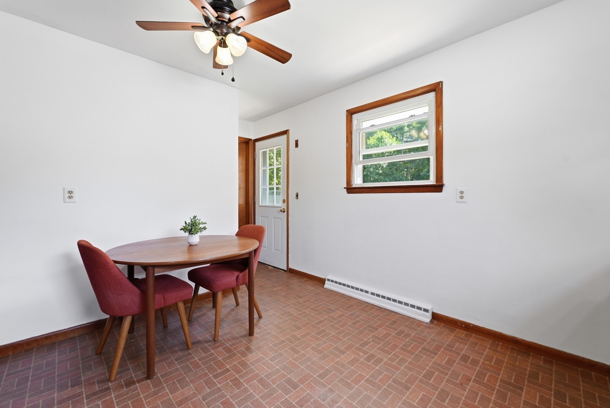 956 Ryan Rd Property Photo 5