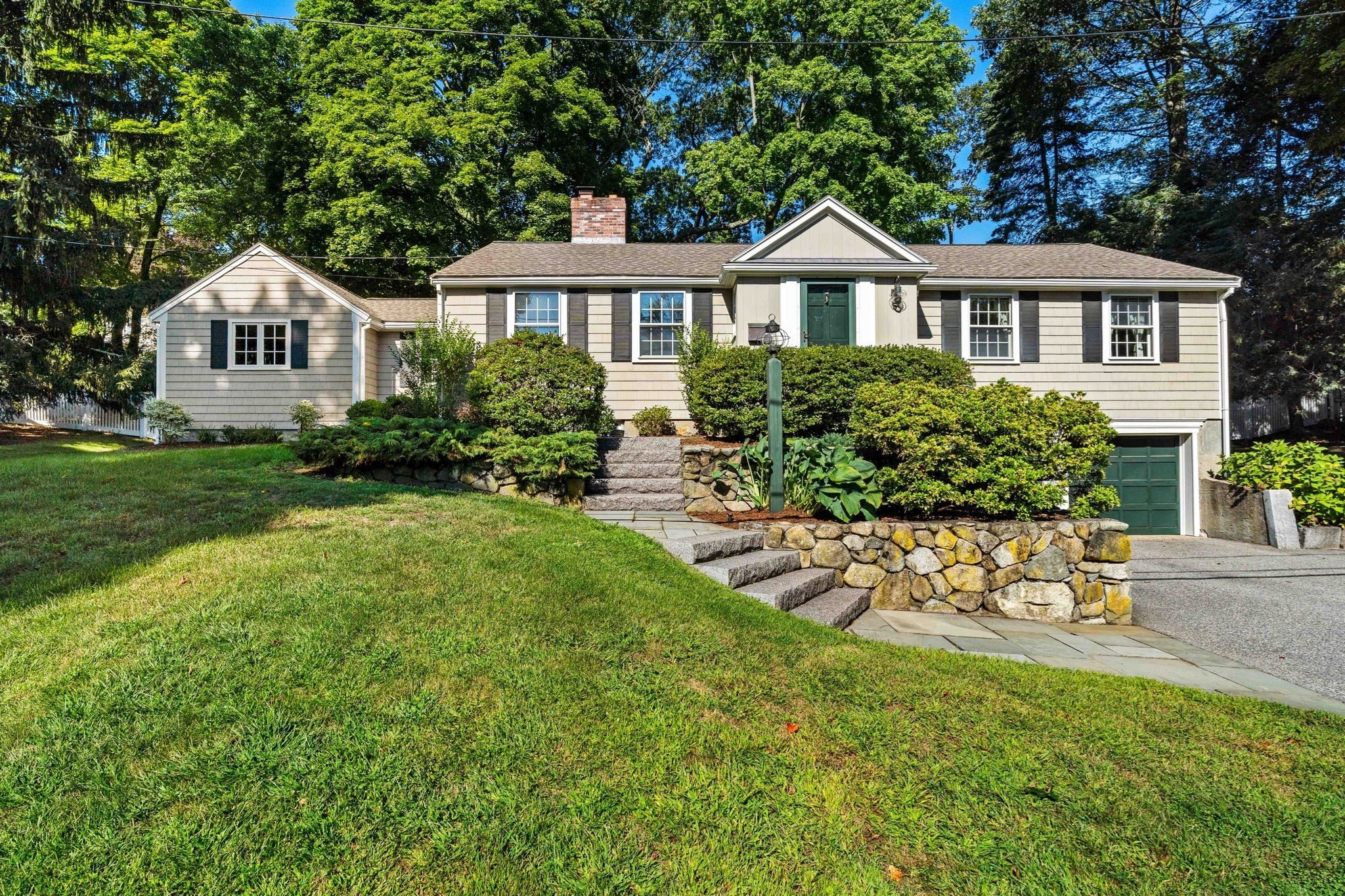 5 Willowdale Rd Property Photo 1