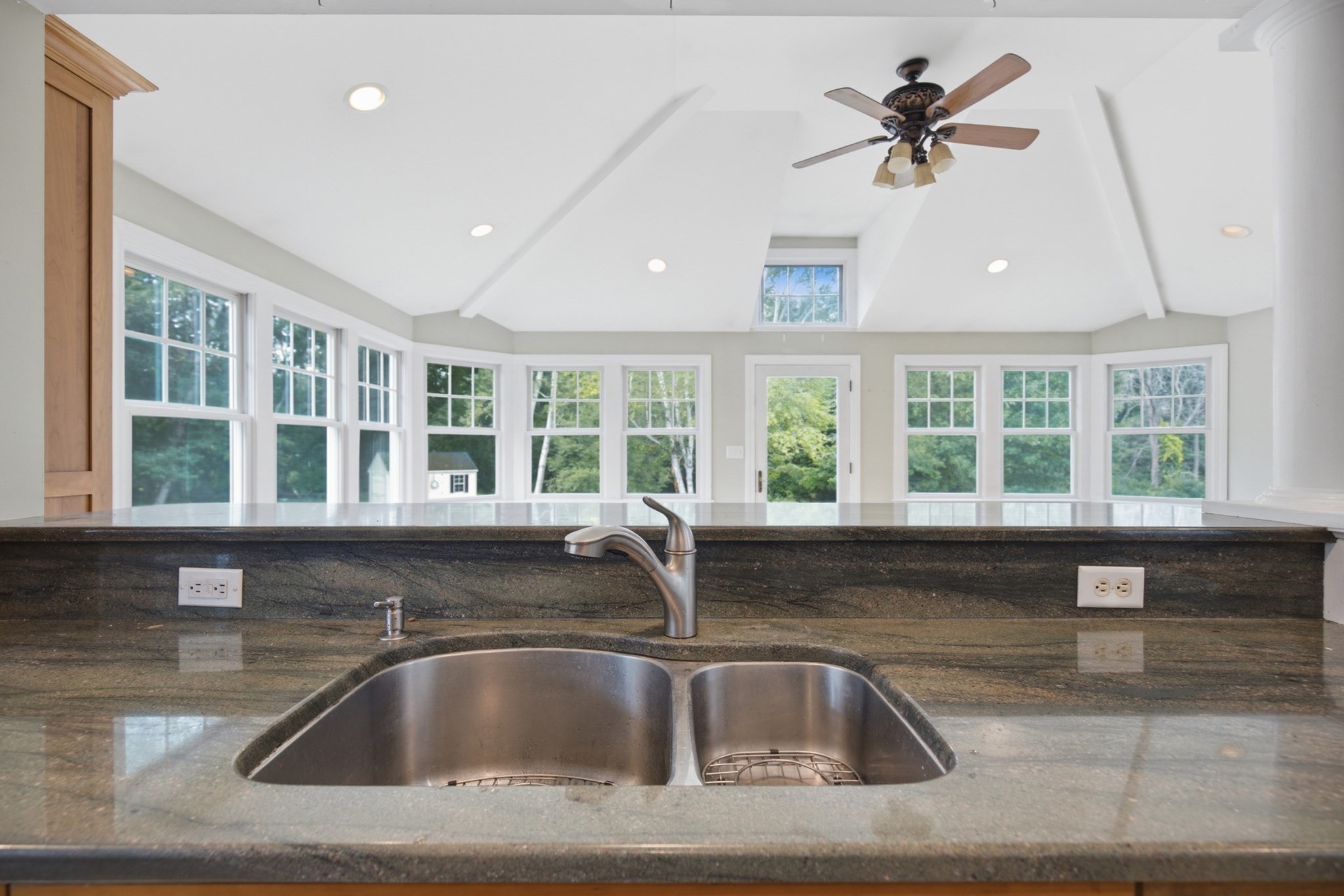 9 Felton Ln Property Photo 9