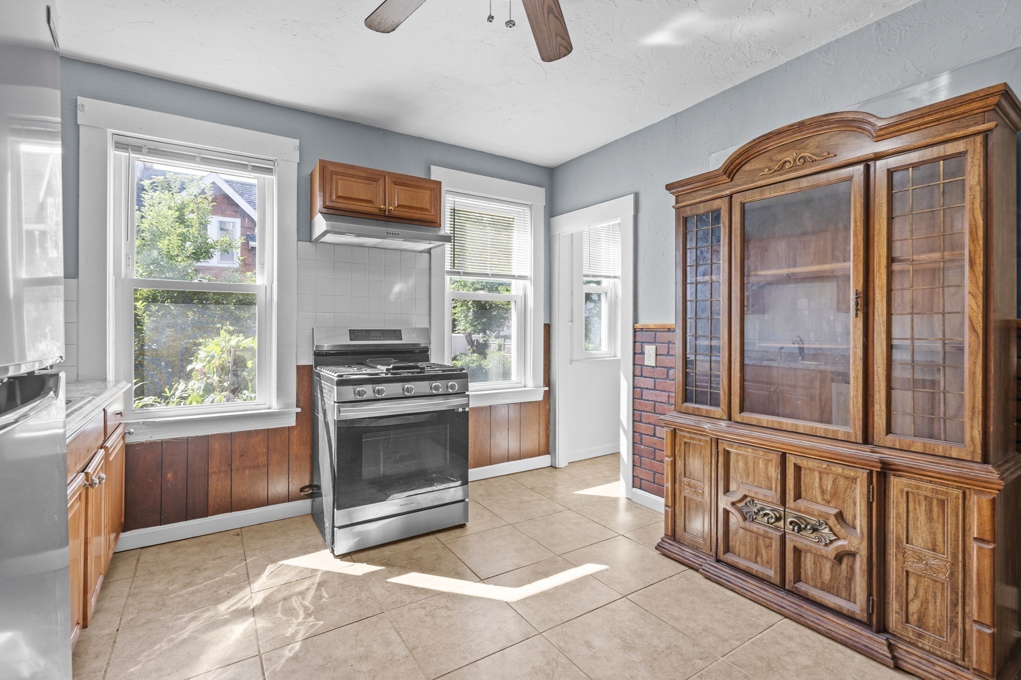205 Emerald Street # A Property Photo 8