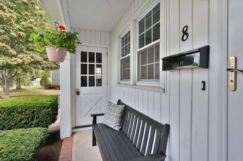 8 Irving St Property Photo 4