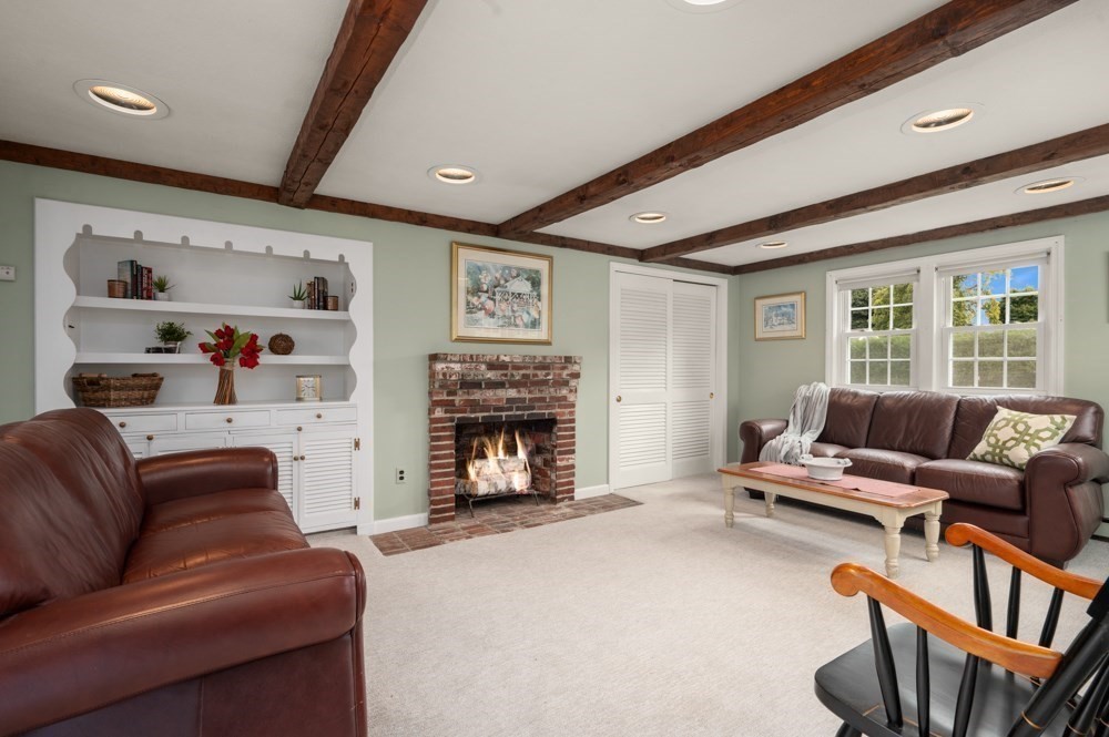 8 Irving St Property Photo 5