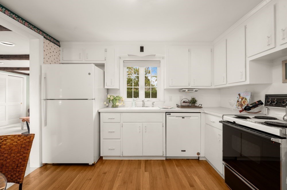 8 Irving St Property Photo 9