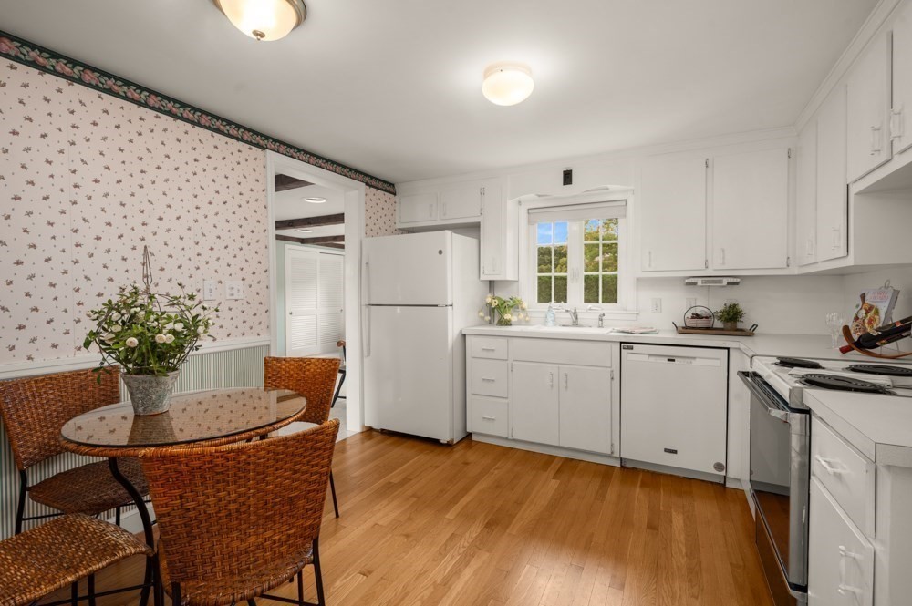 8 Irving St Property Photo 10