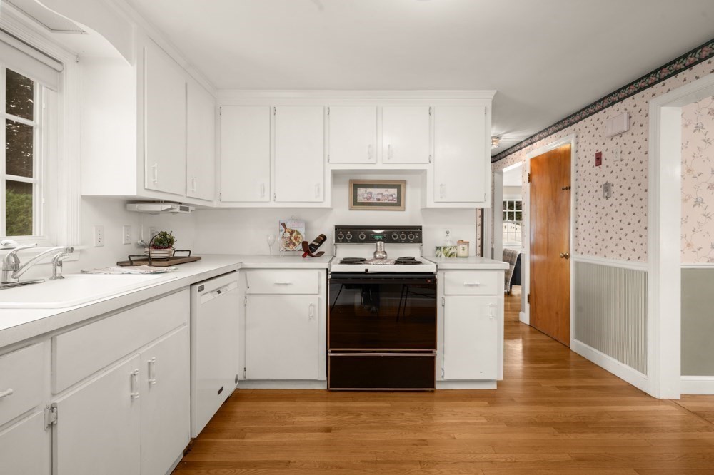 8 Irving St Property Photo 11