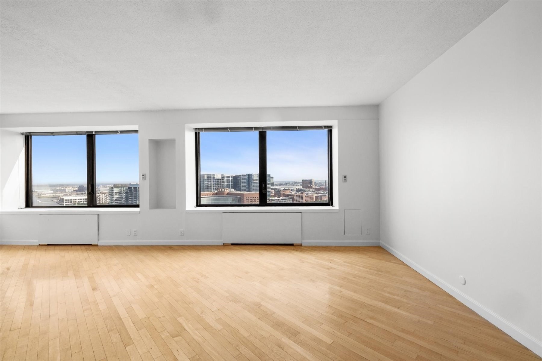 85 E India Row # 23d Property Photo 2