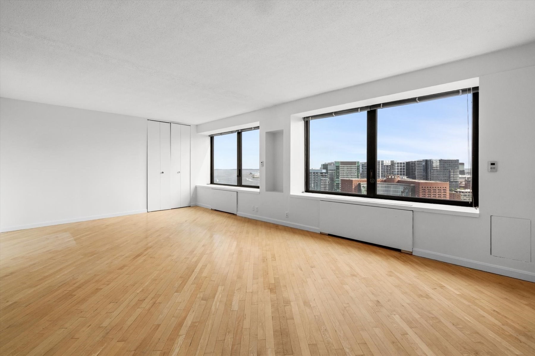85 E India Row # 23d Property Photo 3