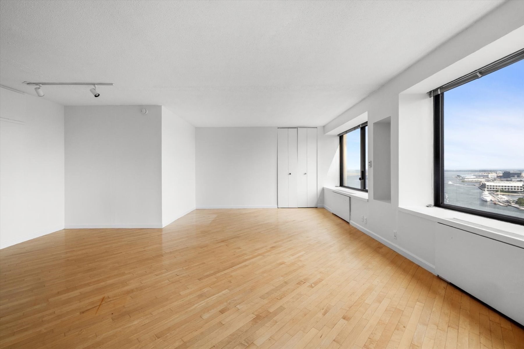 85 E India Row # 23d Property Photo 7