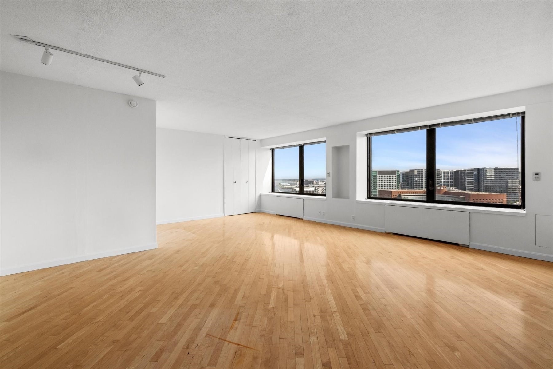 85 E India Row # 23d Property Photo 8