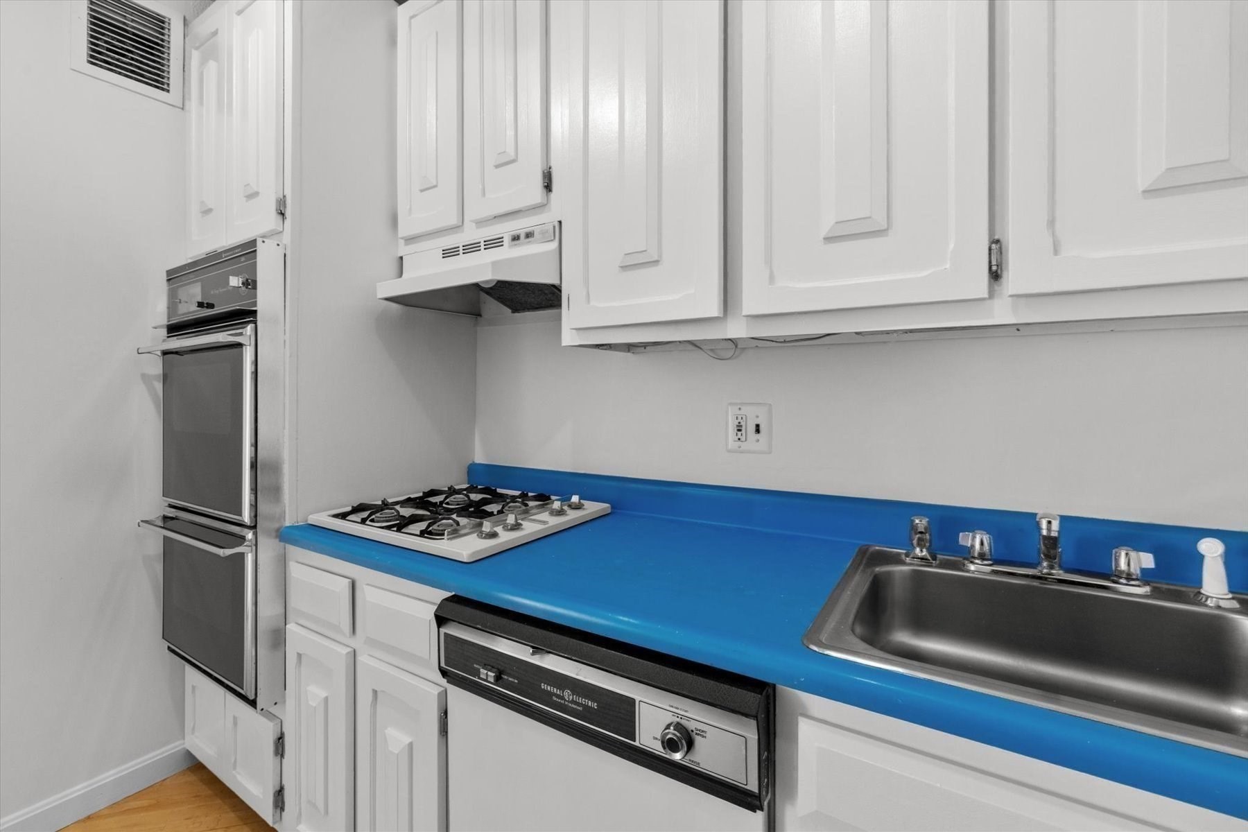 85 E India Row # 23d Property Photo 13