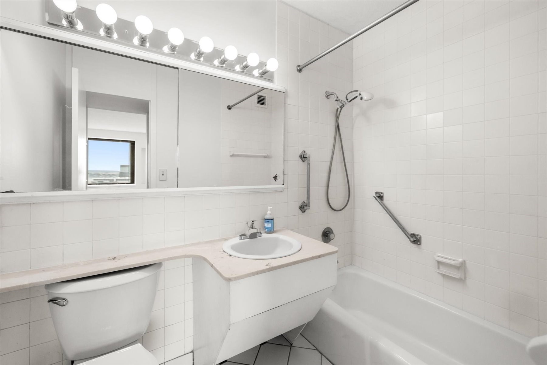 85 E India Row # 23d Property Photo 14