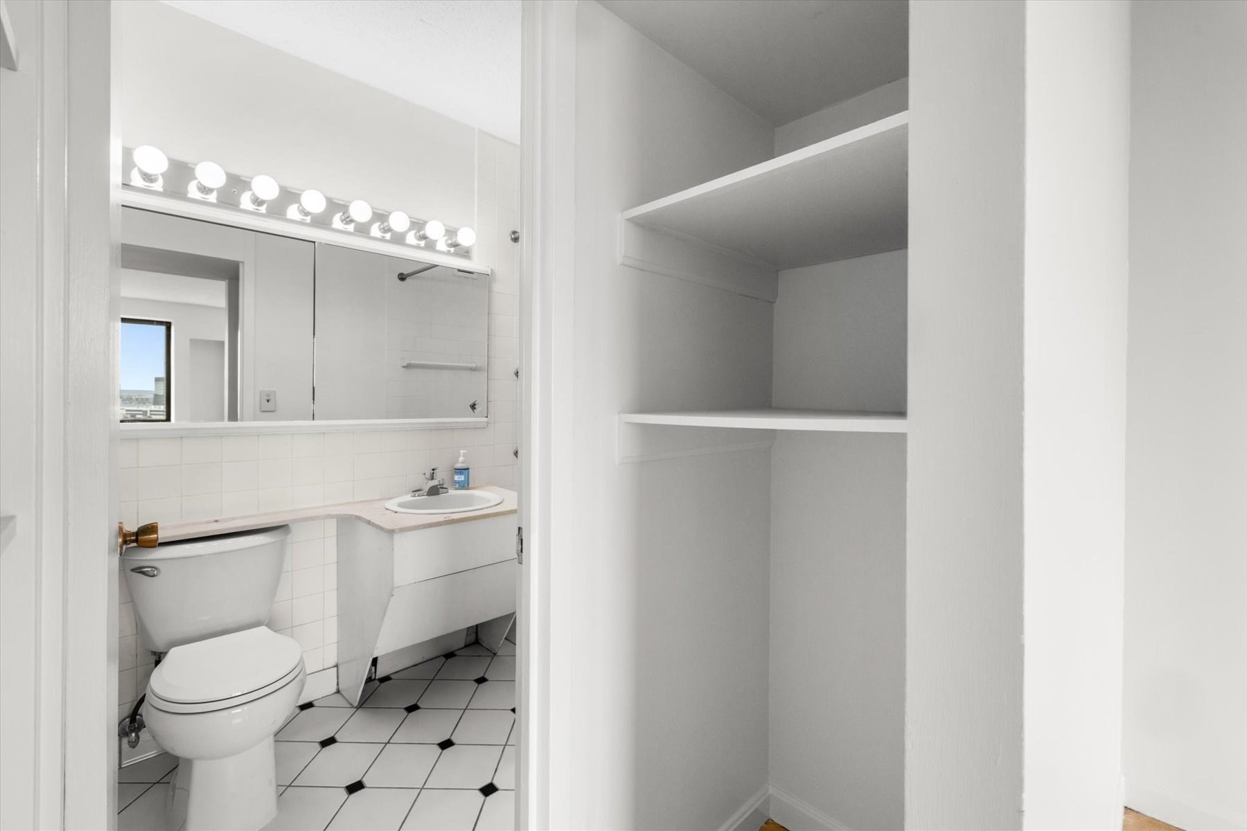 85 E India Row # 23d Property Photo 15