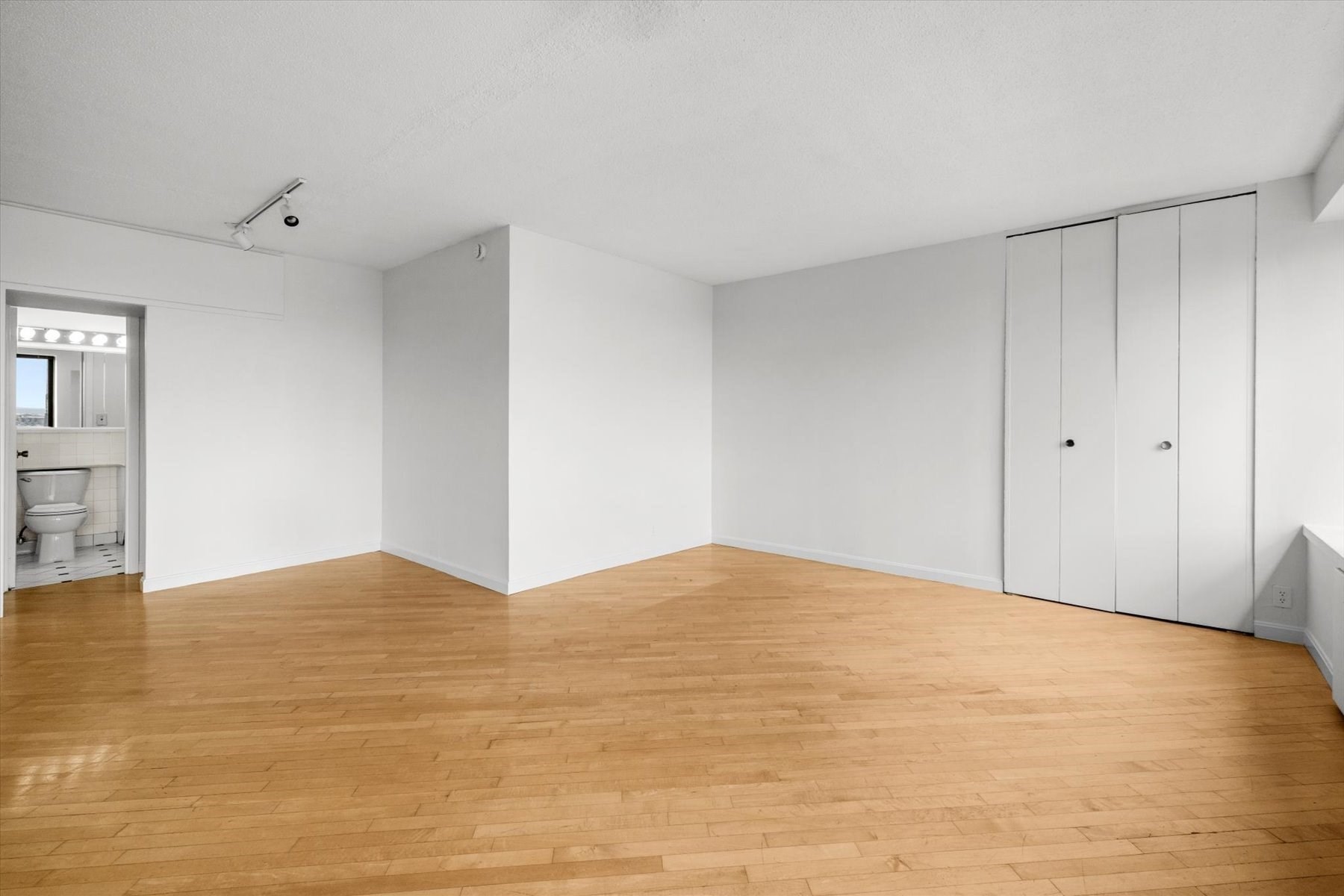 85 E India Row # 23d Property Photo 16