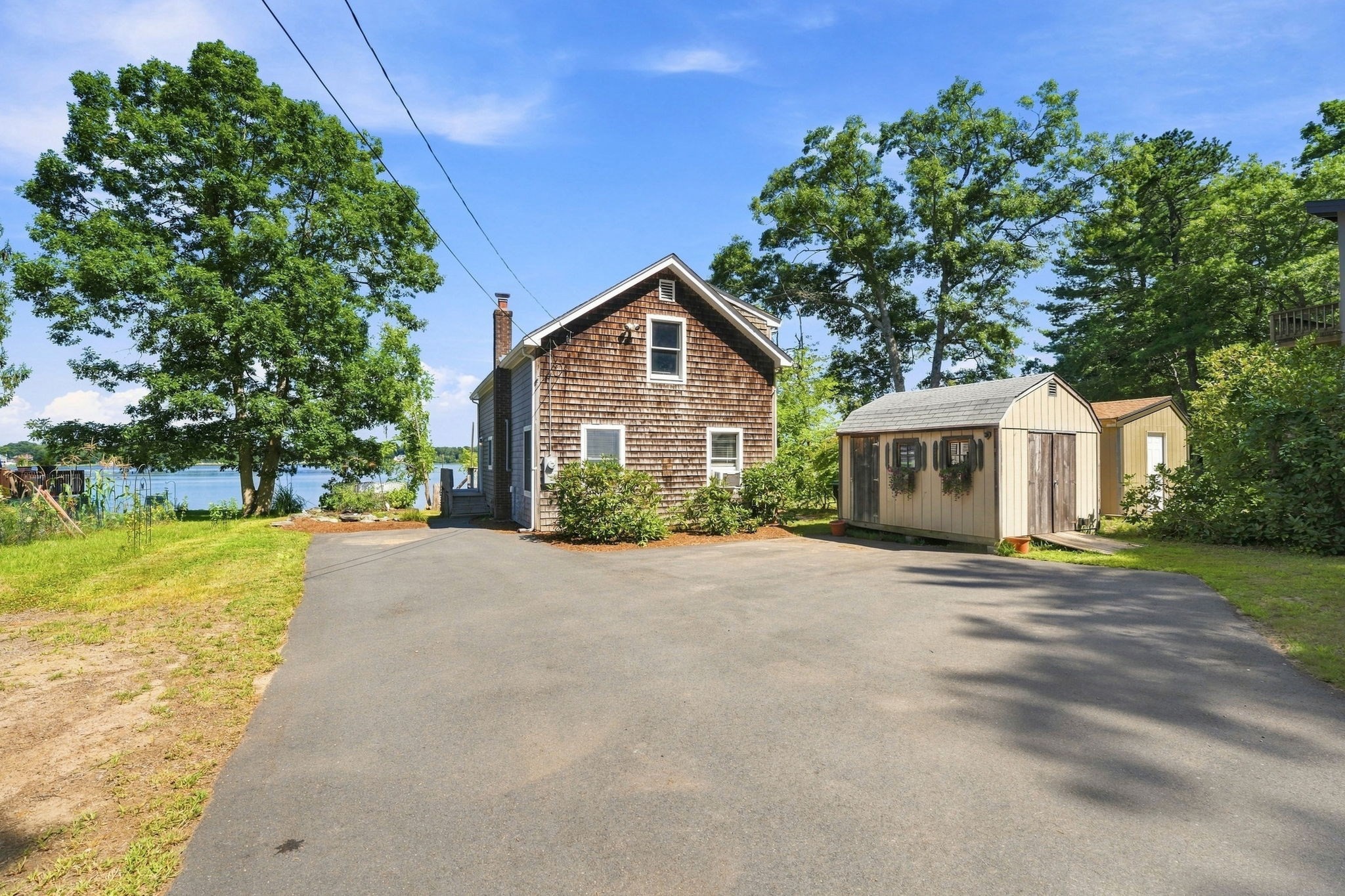 111 King Philip Rd Property Photo 3