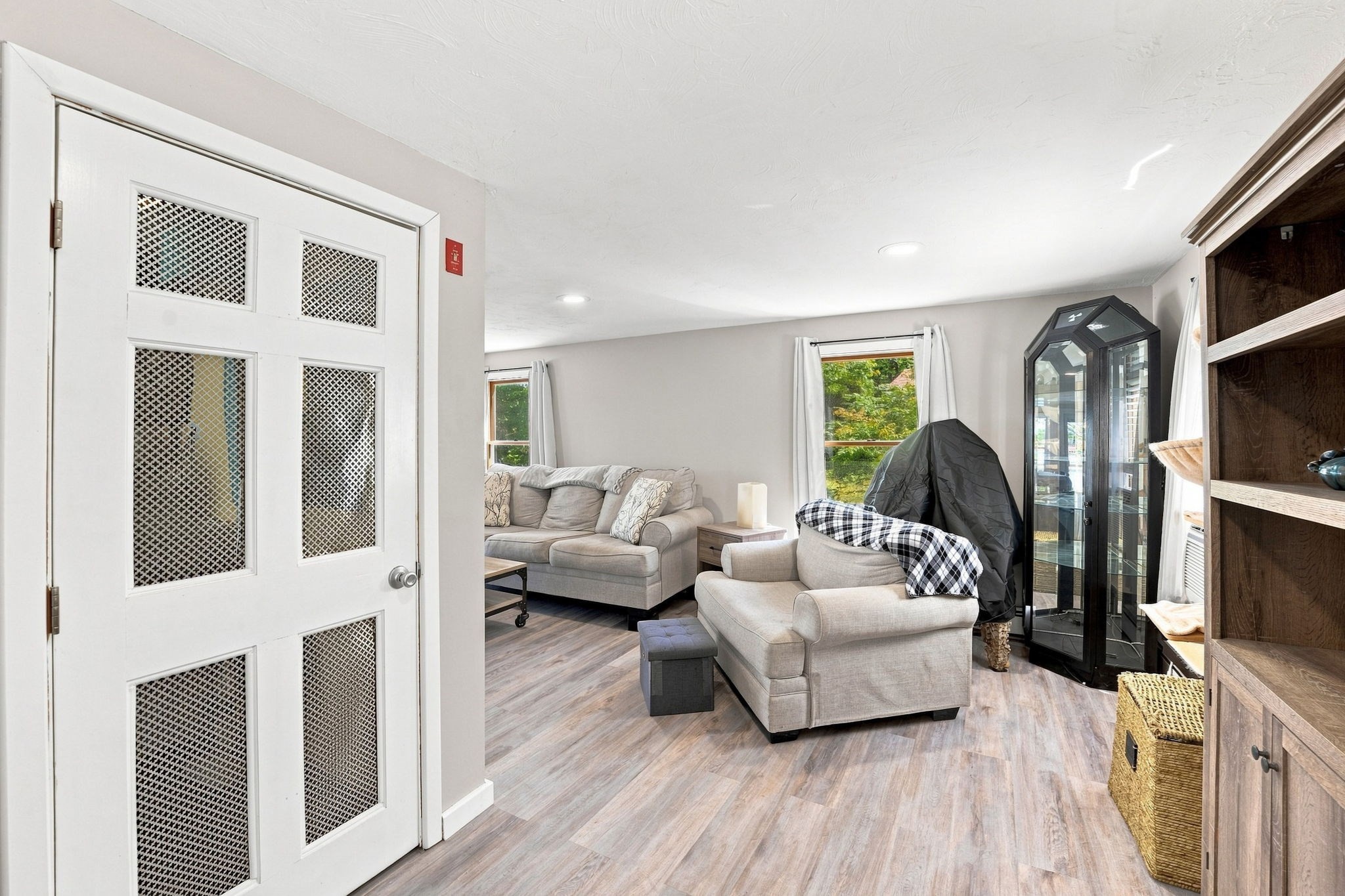 111 King Philip Rd Property Photo 11