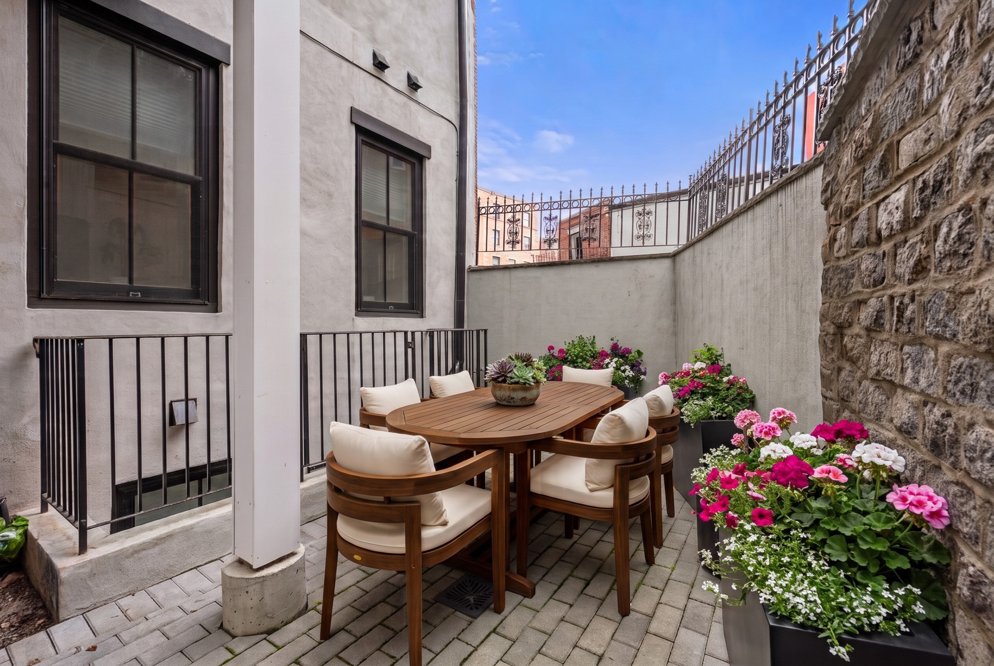 471 Hanover St # 2 Property Photo 10