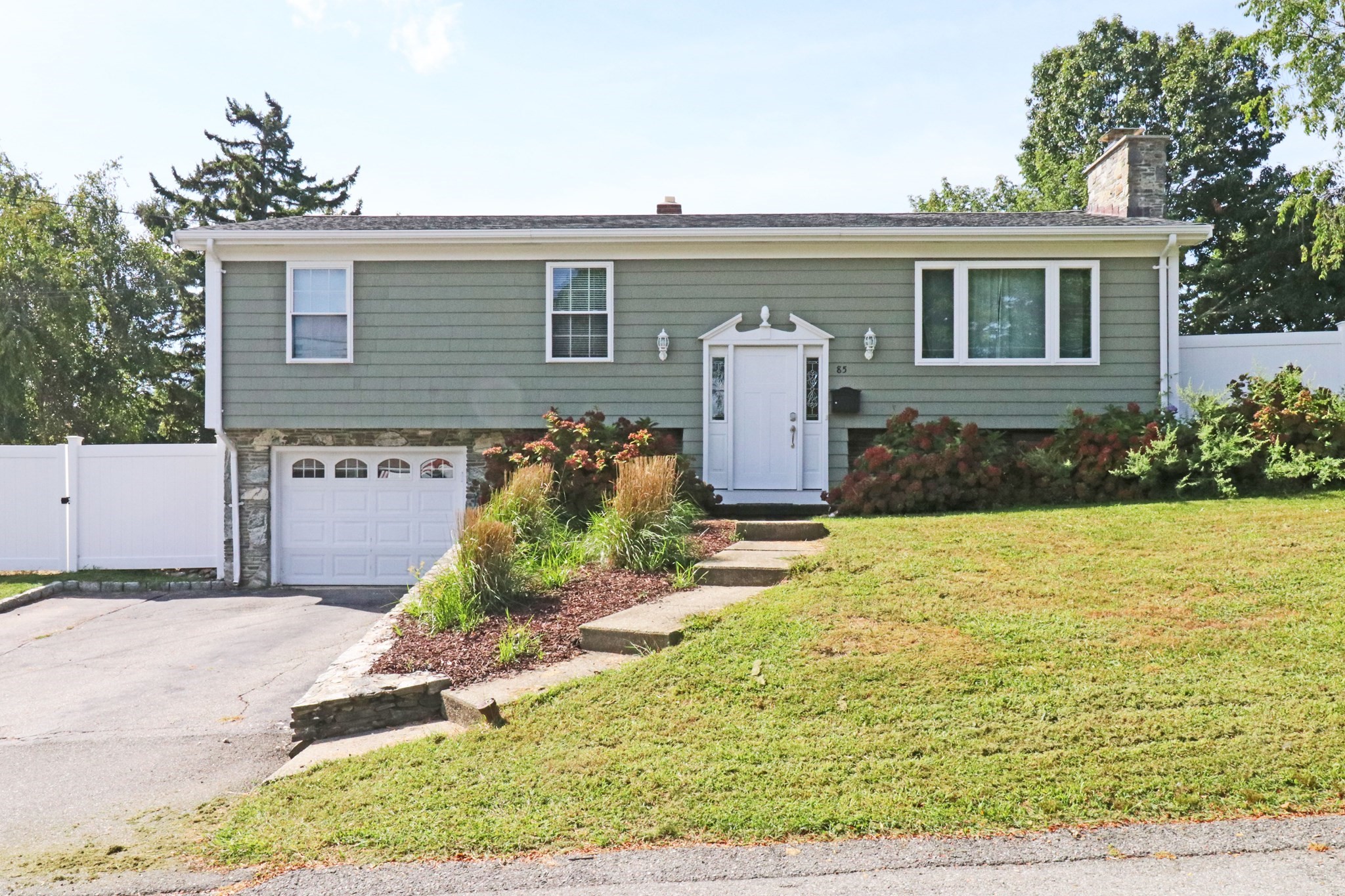 85 Forsyth Ave Property Photo 1