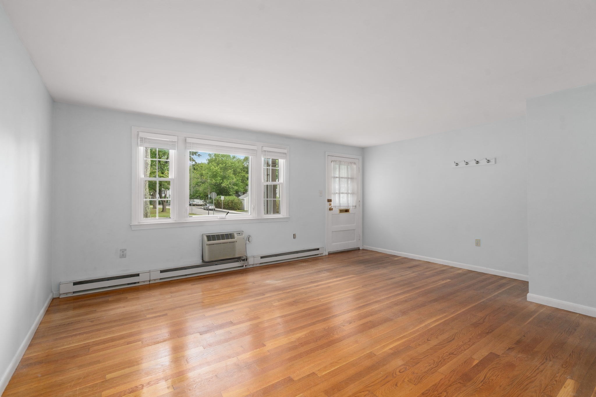 60 Lake St Property Photo 5