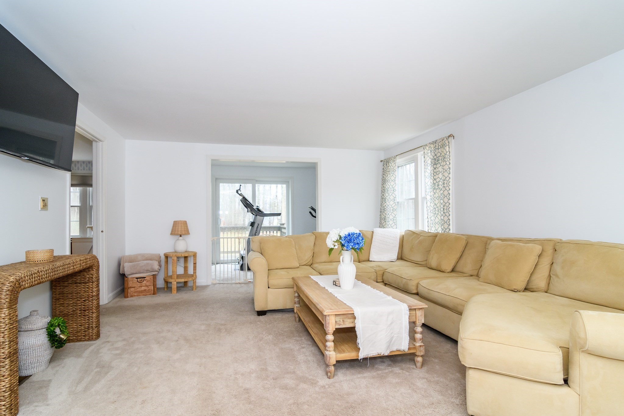 2 Sawmill Cir Property Photo 5