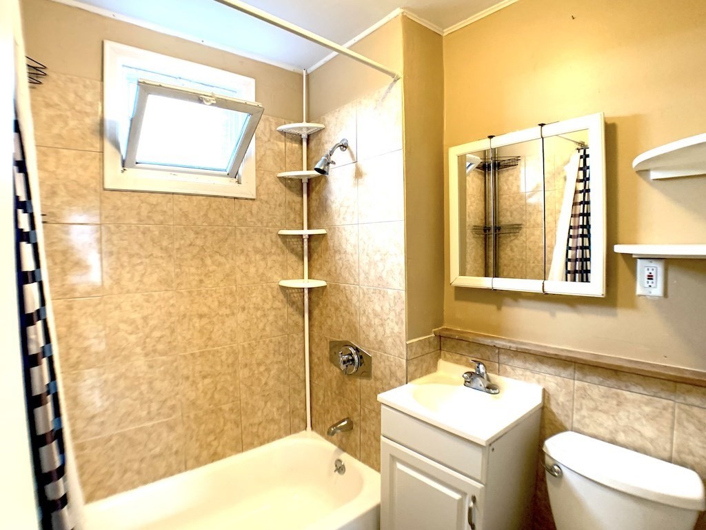 194 Boylston St Property Photo 7
